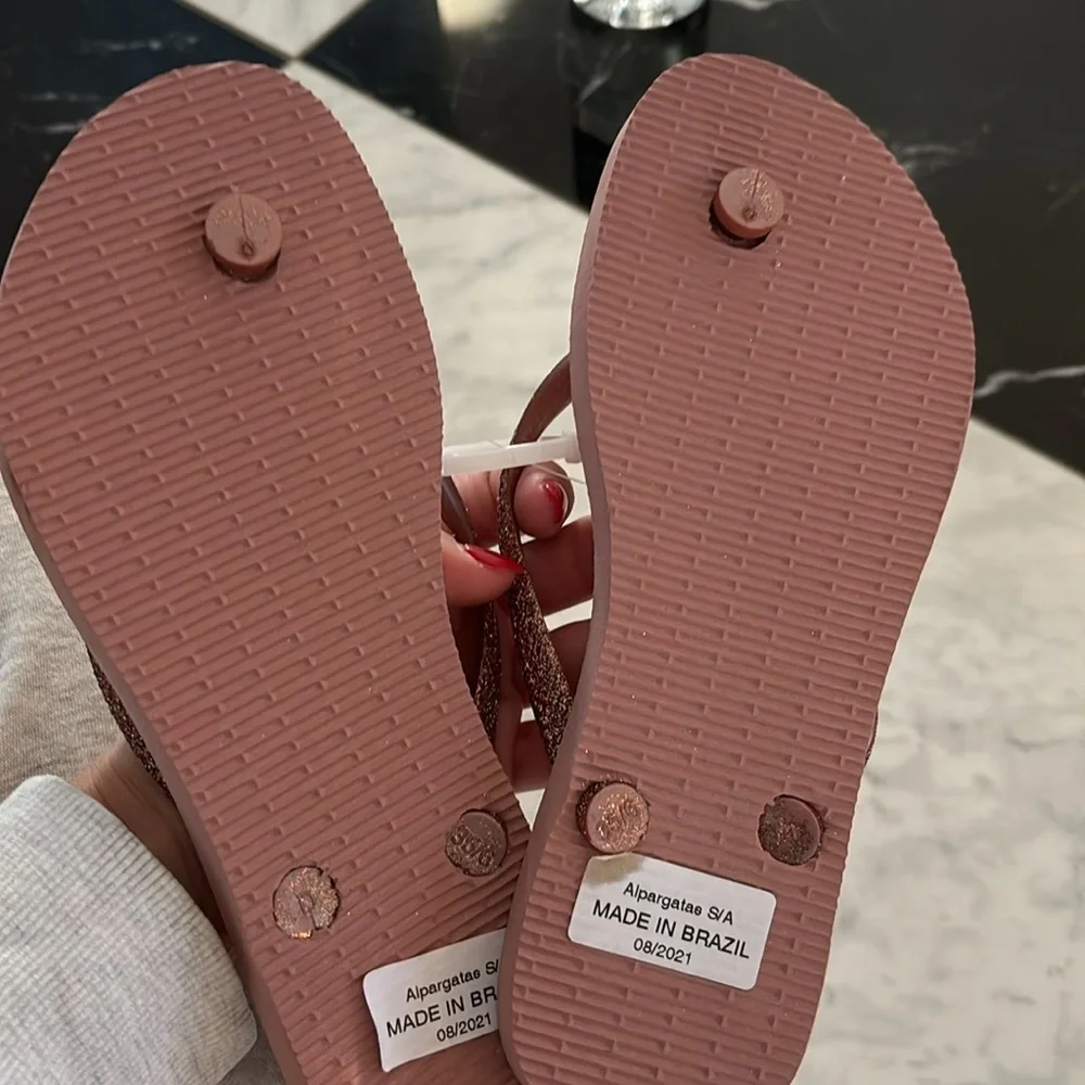 Brand new Havaianas rose pink flip flops with glitter size 35/36